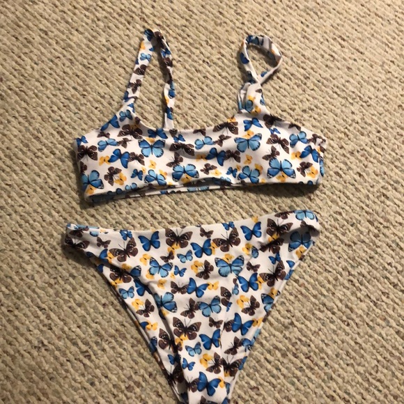 Butterfly two piece biniki! - Picture 1 of 2